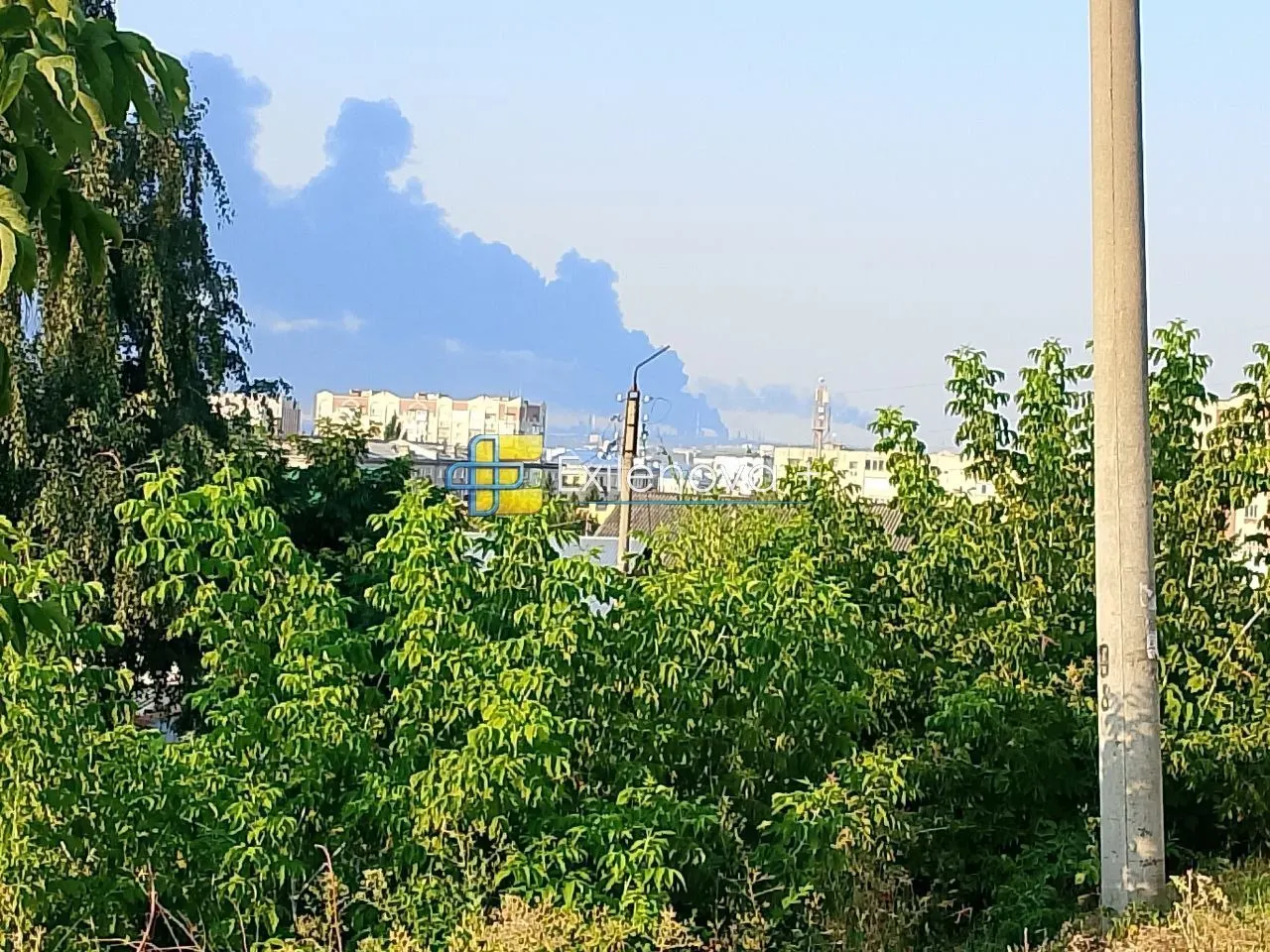 После атаки беспилотников на Ильский НПЗ в Краснодарском крае зарегистрированы пожары и пострадавшие. В регионе и соседних областях продолжаются работы экстренных служб; ситуация развивается.