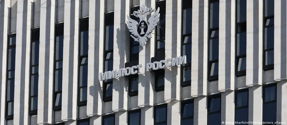 Министерство юстиции расширило перечень организаций, признанных нежелательными на территории РФ, добавив шесть позиций, включая фонд HRF и антивоенные инициативы за рубежом.
