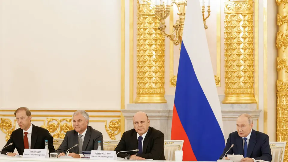 Власти обсудили меры по трудоустройству участников боевых действий и сохранению рабочих мест ветеранов после возвращения с фронта.