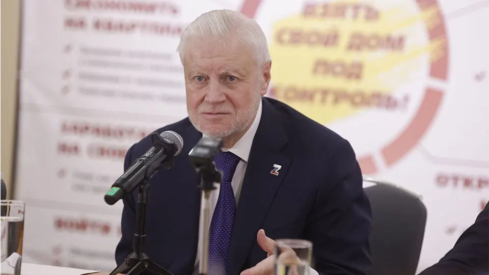 Справедливоросс Сергей Миронов предложил усилить ответственность за преступления против участников СВО и ветеранов боевых действий. Поводом стала волна краж у военнослужащих в столичных аэропортах; осенью планируется внесение поправок в УК.