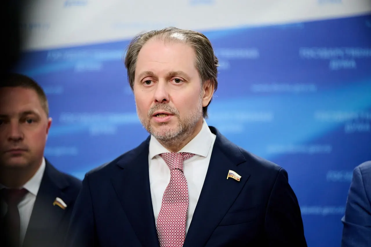 Назначение на пост главы профильного комитета Госдумы: Владимир Сысоев, экономист и юрист без профильного медицинского образования; ранее занимал должности в Тюменской области.