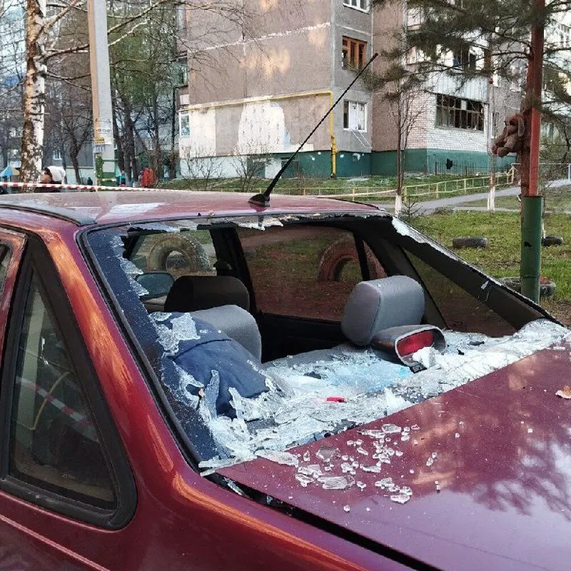 Правительство региона объявило о старте выплат. Заявления можно подать через МФЦ Курской области или по почте после снятия автомобиля с учёта в ГИБДД; максимальная выплата — до 1 млн рублей за автомобиль.