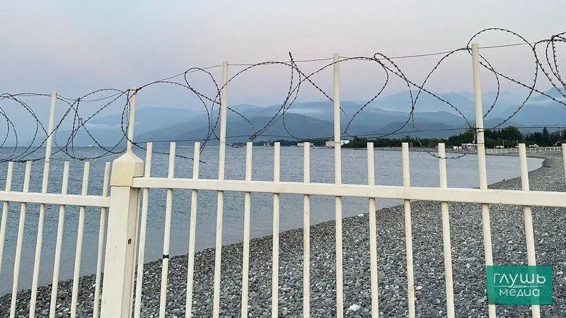 По данным Минэкономразвития, россияне в прошлом году сделали 92 миллиона поездок по России — рост на 2% по сравнению с предыдущим годом. На одного человека приходится около 0,63 поездки в год; выездной турпоток достиг 30 миллионов и вырос на 9%.