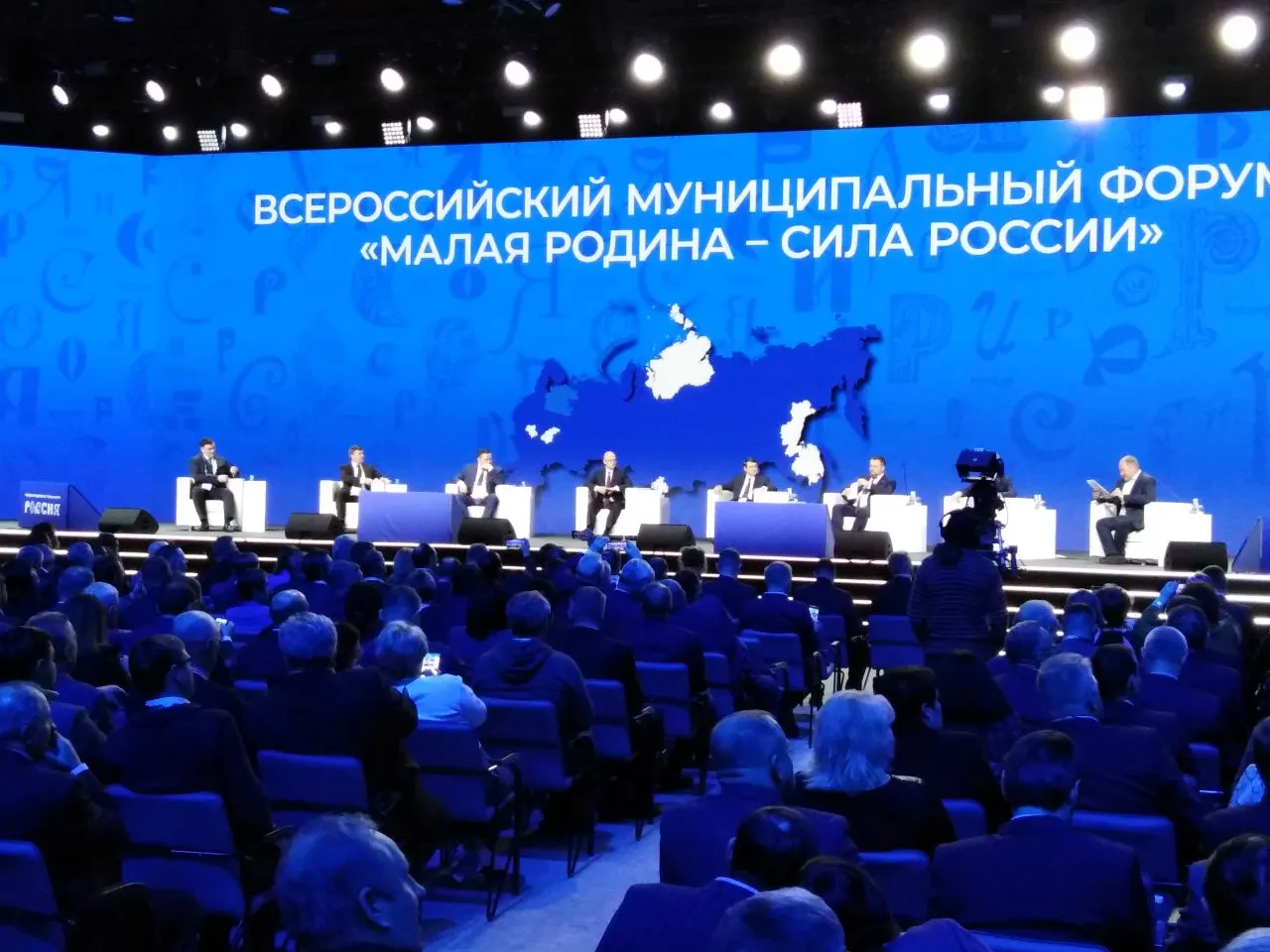 Указ устанавливает ежегодное проведение муниципального форума и церемонии награждения; ответственным за организацию назначили первого заместителя руководителя Администрации Президента Сергея Кириенко; организатор — Всероссийская ассоциация развития местного самоуправления.