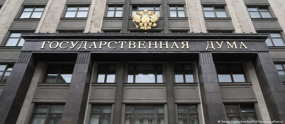 Кандидаты от партии «Яблоко» по одномандатным округам и федеральному списку сталкиваются с давлением, арестами и судебными решениями во время думской кампании.