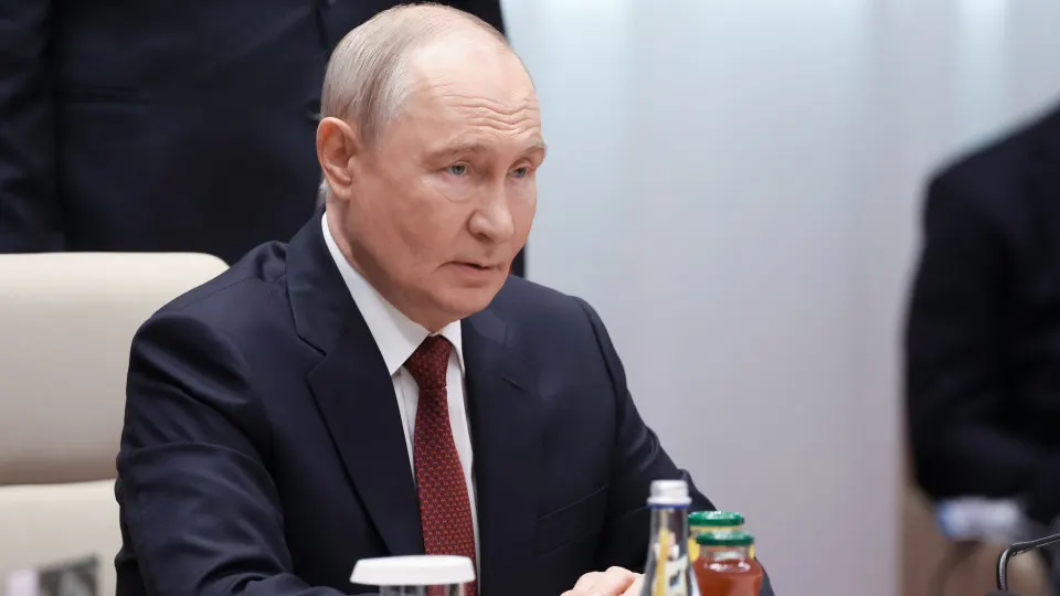 Президент России опроверг слухи о мобилизационной волне после выборов, сообщил об устойчивой работе нефтепереработки и предупредил Киев об ответе на эскалацию атак на инфраструктуру.