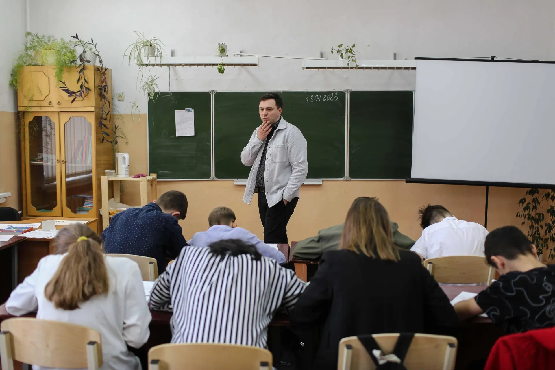 Минпросвещения добавило в расписание ещё один час истории для части учащихся, что вызвало вопросы у семей.