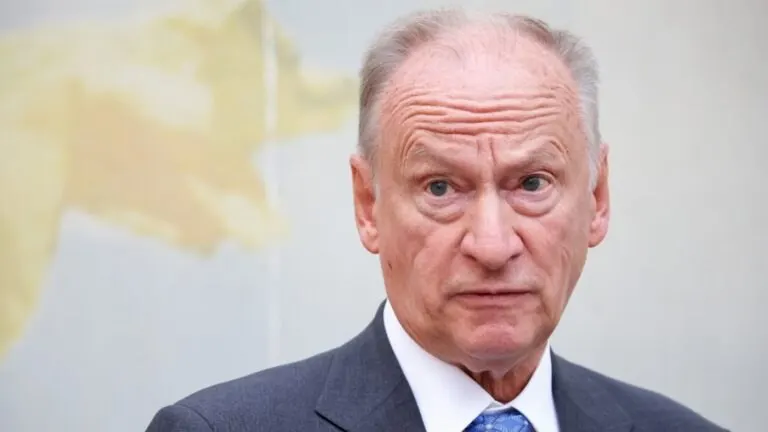 Прокомментировав заявление министра иностранных дел Польши о военном превосходстве над Москвой, Патрушев назвал его недостоверным и добавил, что Москва применит весь арсенал сил при вступлении Польши в конфликт.