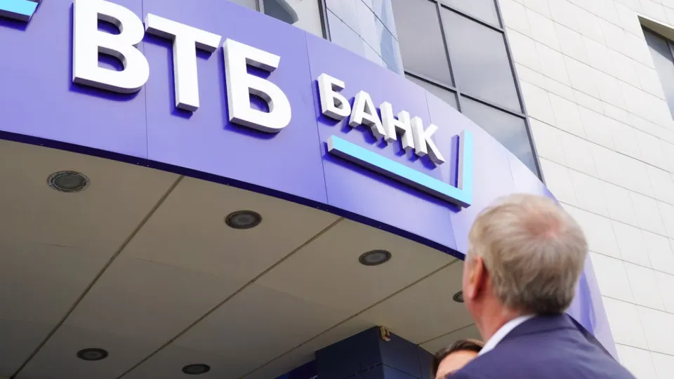 США включили банк ВТБ в санкционный список по Ирану, обвинив его в обходе ограничений. ВТБ ранее находился под санкциями за участие в российской финансовой системе.