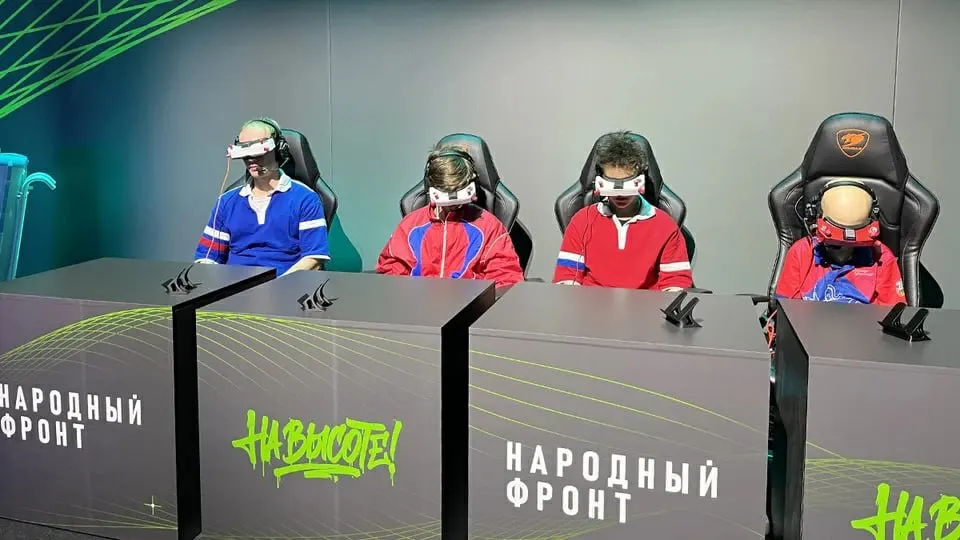 Новый норматив включён в образовательный проект и предусматривает создание классов по управлению FPV-дронами, программированию и ремонту; планируется обучение в нескольких регионах и по всей стране.