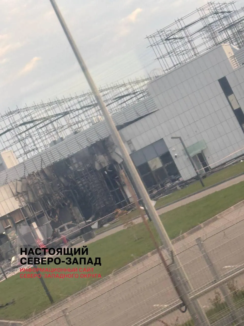 Дроны атакуют дата‑центры, что может парализовать банковские переводы и онлайн‑сервисы. Зафиксированы удары по строящемуся дата‑центру в Саратовской области и ранее по объектам в нескольких городах; возможны перебои в платежах, логистике и госуслугах.