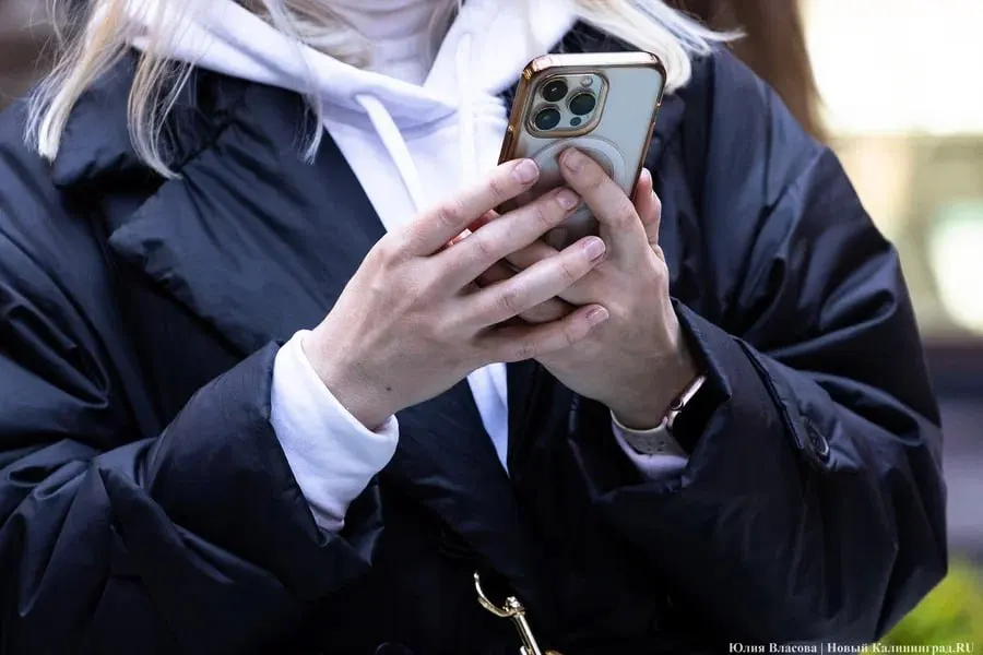 Минцифры вновь обсуждает с операторами связи возможность введения платы за использование VPN. Речь идёт о международном трафике свыше установленного лимита — 50 ГБ в месяц в сетях 5G. Сроки запуска пока не определены.