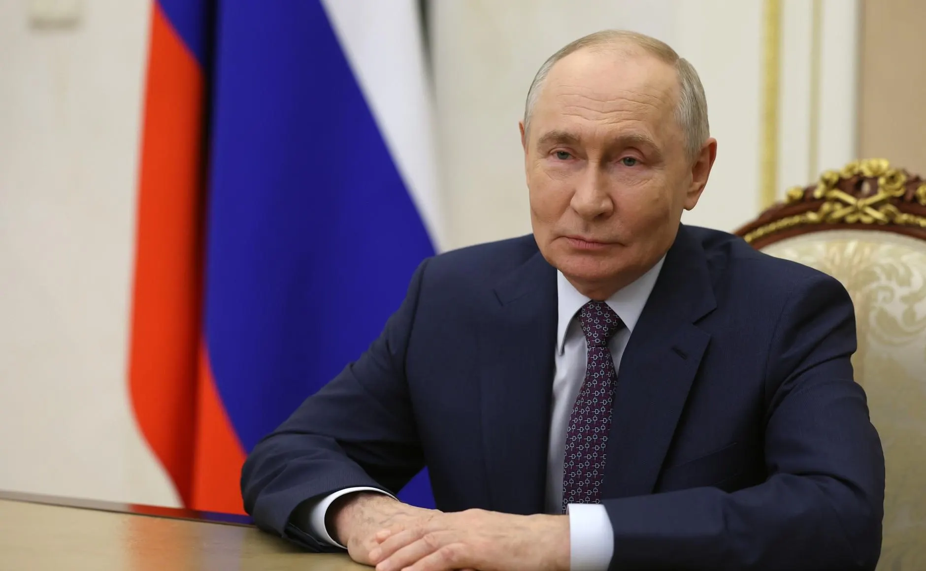 Президент поздравил всех педагогов с профессиональным праздником и подчеркнул значимость их труда для страны.
