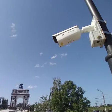Контракт на обслуживание системы «Безопасный город» в Курской области заключён на 22,5 млн рублей. Он предусматривает обслуживание камер, серверов и программного обеспечения, включая камеры, которыми пользуются правоохранительные органы; в регионе подключено около четырех тысяч камер.